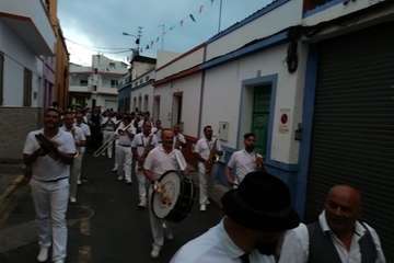 Una diana floreada prepara a Lomo Magullo para la Traída del Agua (Foto Francisco Javier Santana y José Florido)